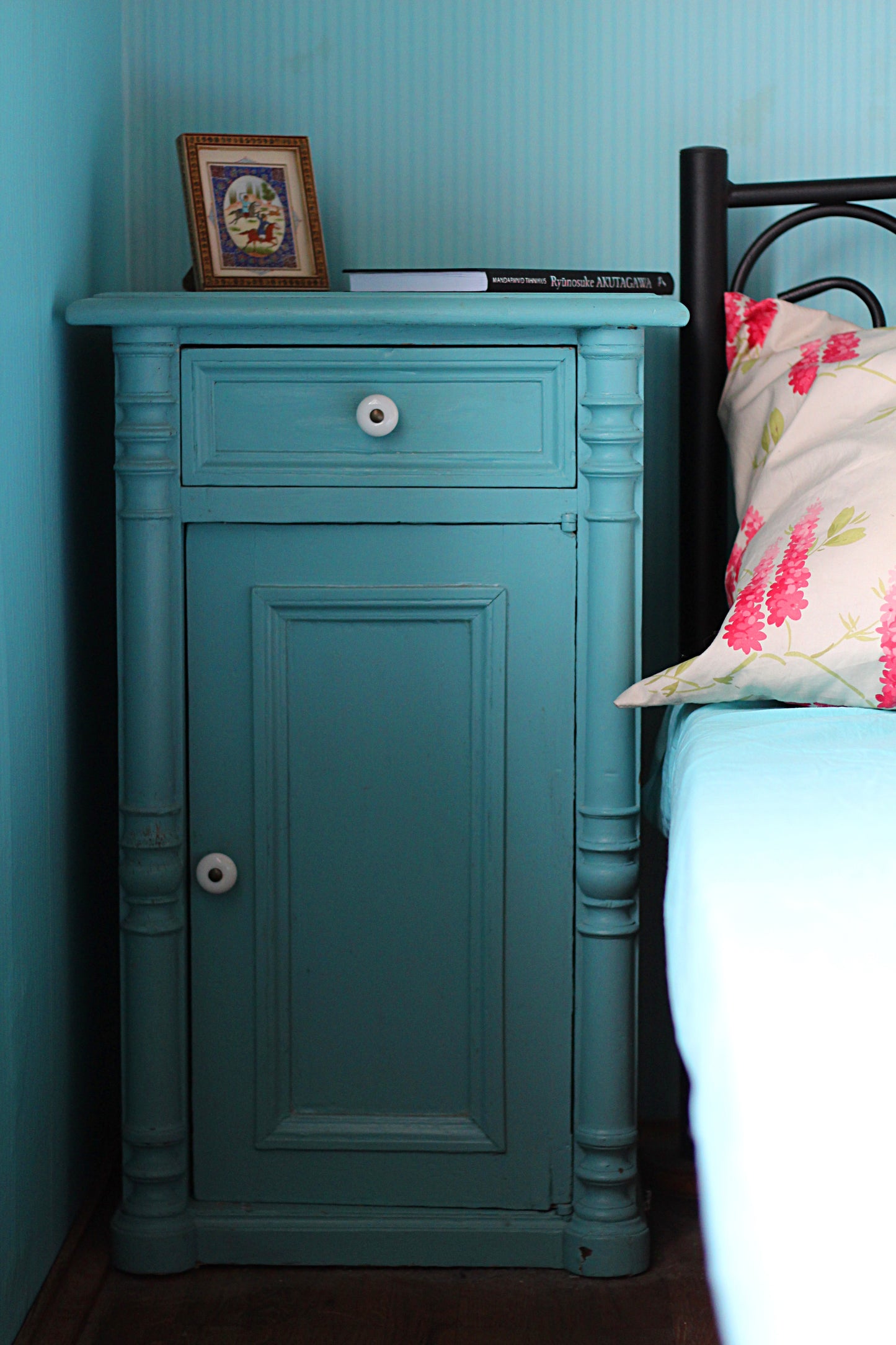 Lucia Dune Inky Blue Cabinet with Oak Effect Top 840mm